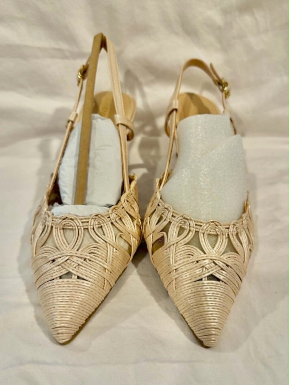 Adrienne Vittadini Sensation Pearlized Kitten Heel NIB 6M